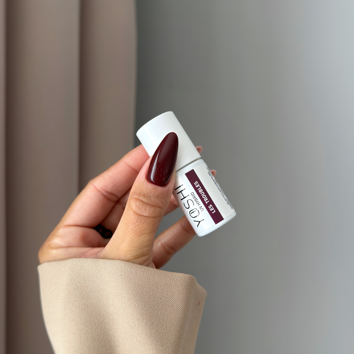 Esmalte semi 502 Les Troubles YOSHI 6ml